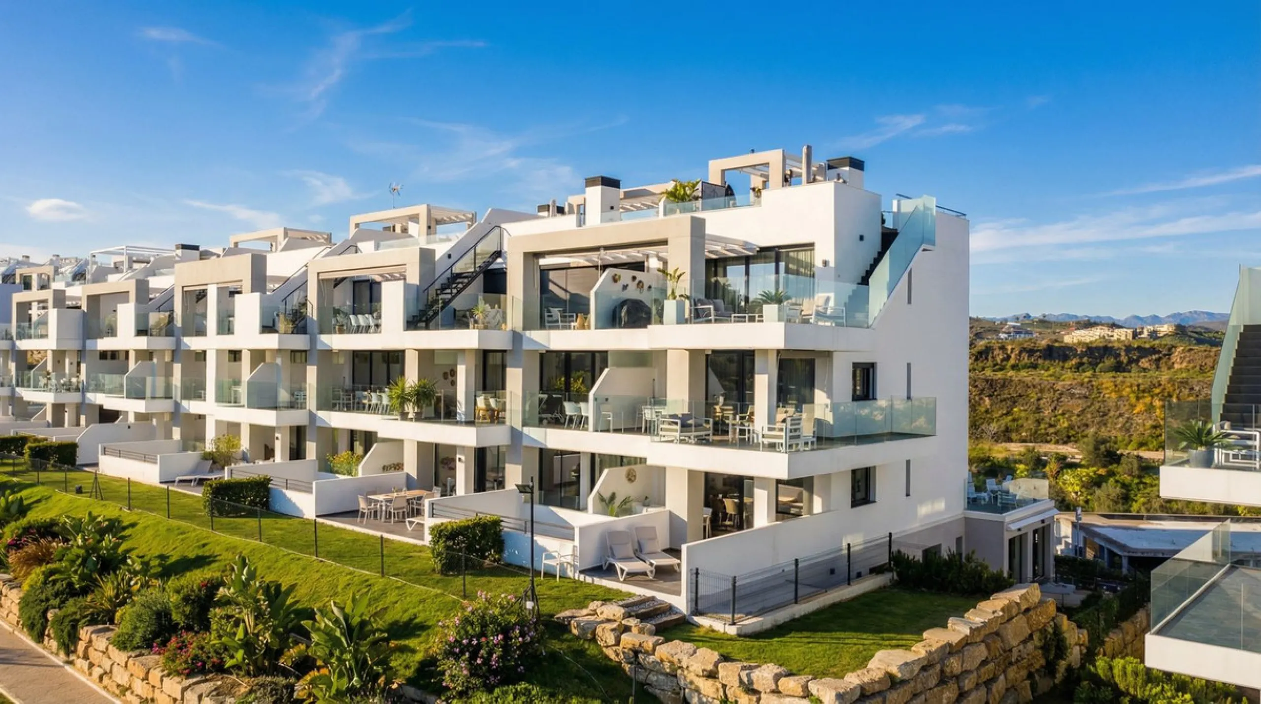 4-Bedroom Apartment with Private Garden and Sea Views – Hacienda el Sueño, Mijas