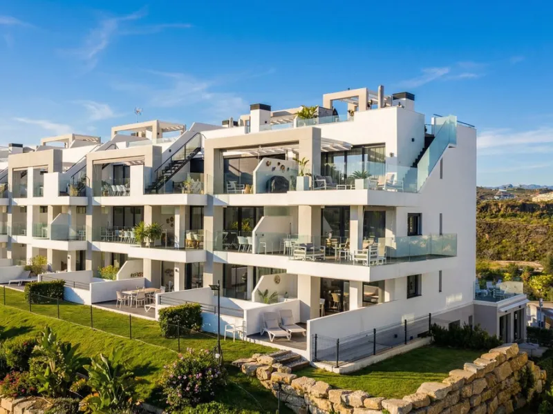 4-Bedroom Apartment with Private Garden and Sea Views – Hacienda el Sueño, Mijas