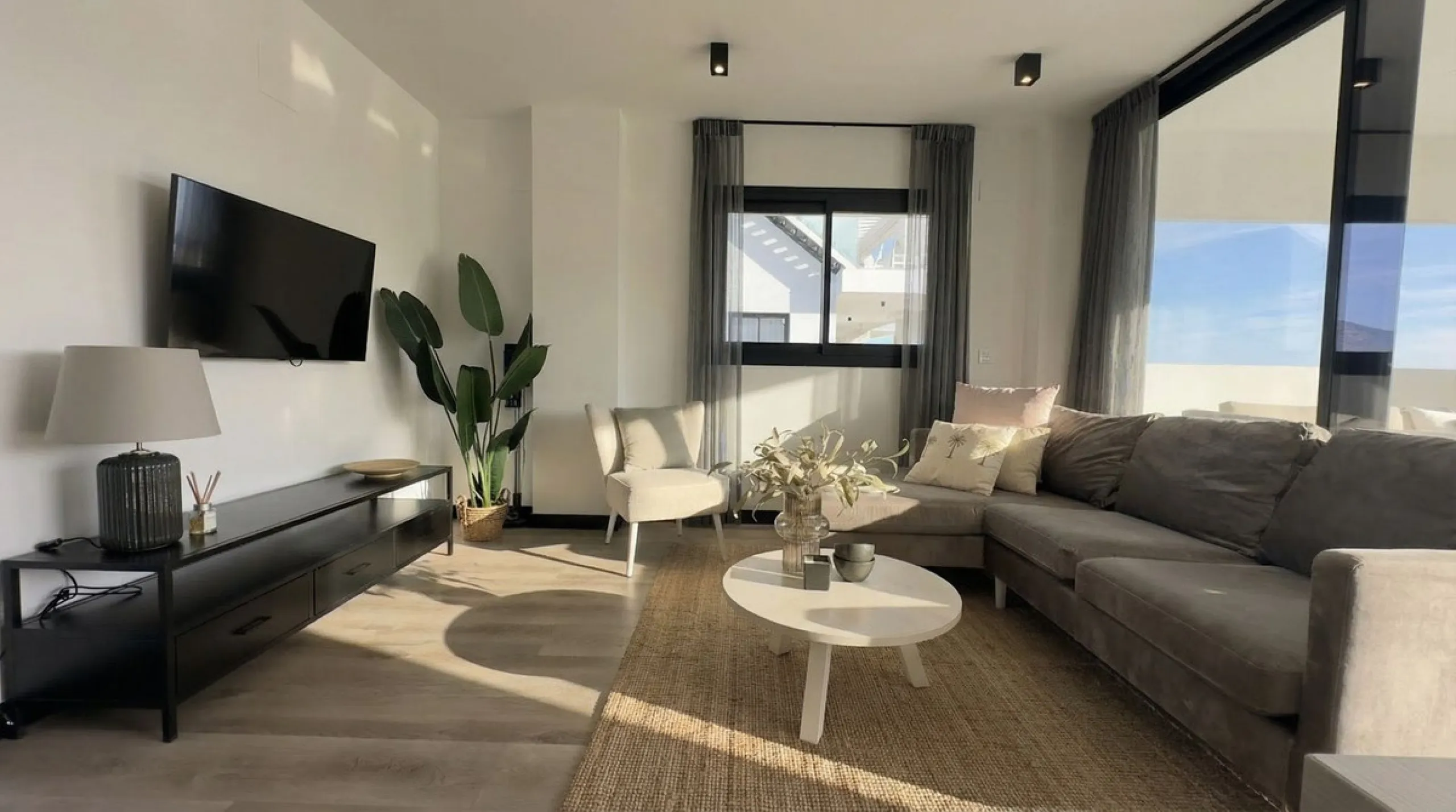 4-Bedroom Apartment with Private Garden and Sea Views – Hacienda el Sueño, Mijas