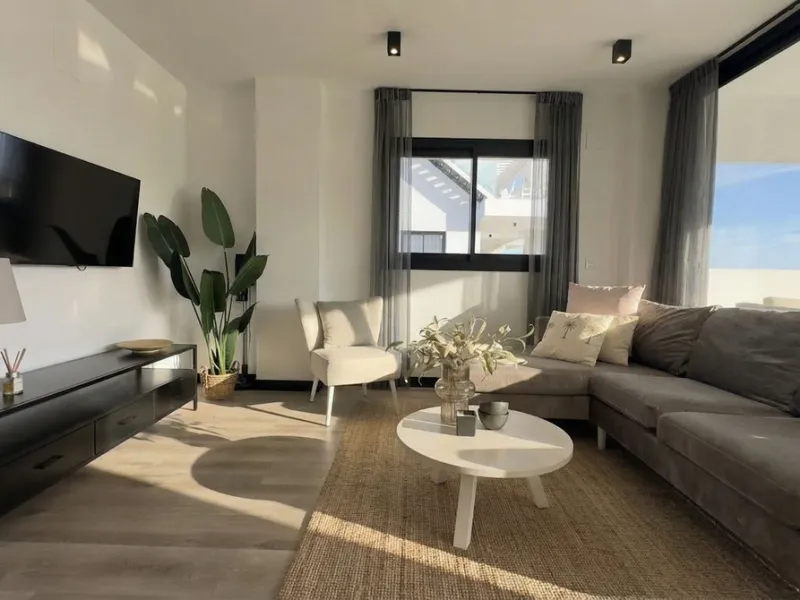 4-Bedroom Apartment with Private Garden and Sea Views – Hacienda el Sueño, Mijas