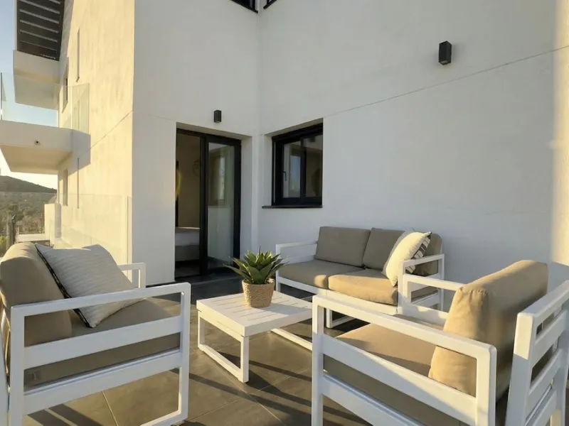 4-Bedroom Apartment with Private Garden and Sea Views – Hacienda el Sueño, Mijas