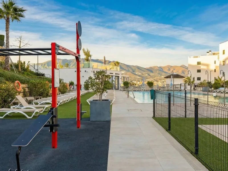 4-Bedroom Apartment with Private Garden and Sea Views – Hacienda el Sueño, Mijas