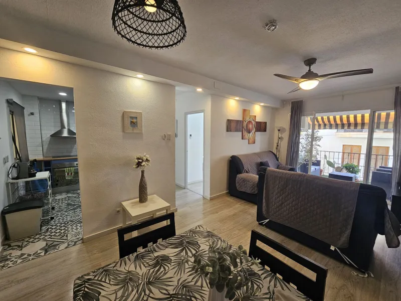Apartment - Middle Floor Apartment в продаже в Torremolinos, Málaga. В доме 3 спален и 2 ванных комнат. Площадь дома 91 м²