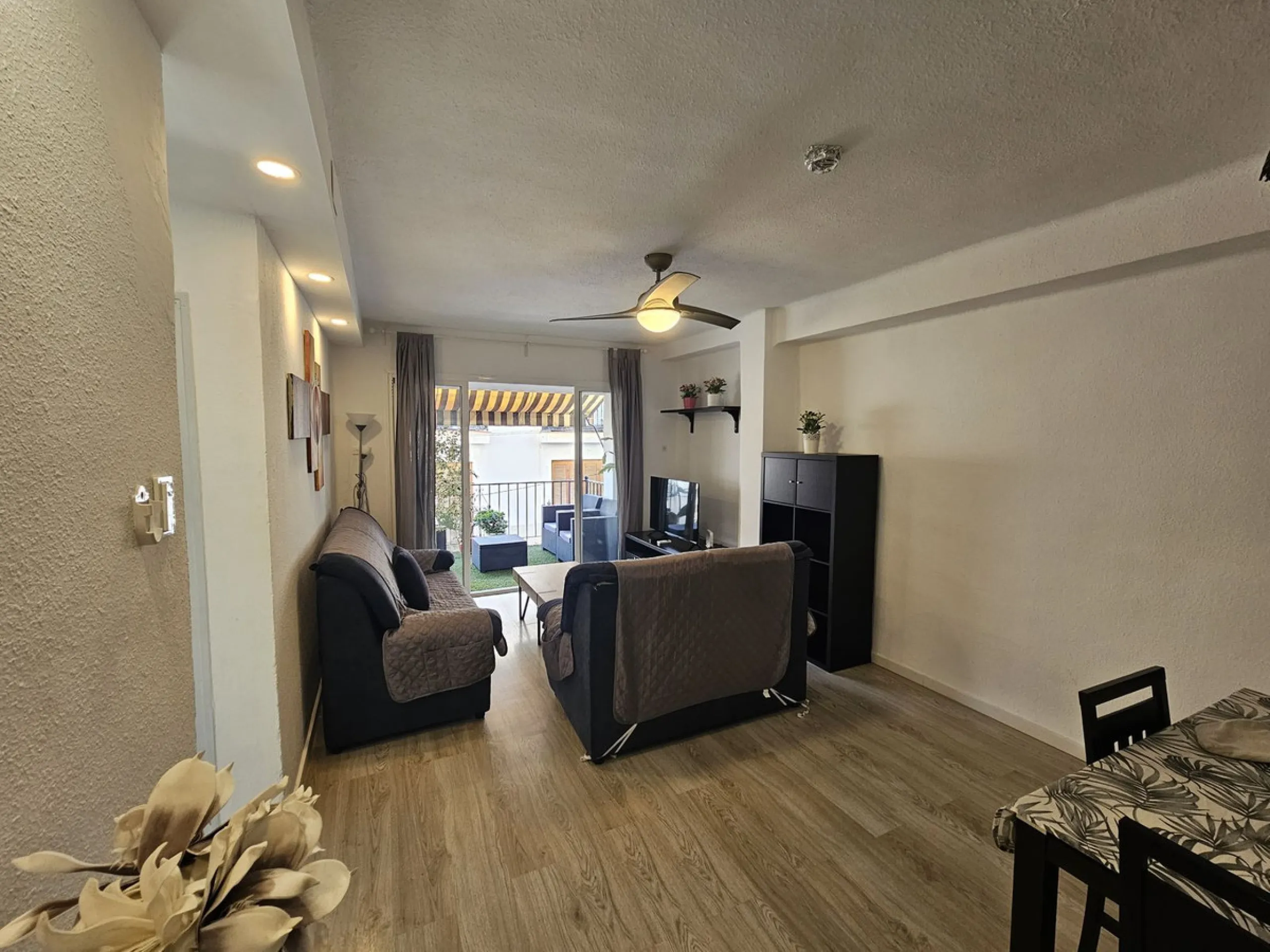 Apartment - Middle Floor Apartment в продаже в Torremolinos, Málaga. В доме 3 спален и 2 ванных комнат. Площадь дома 91 м²