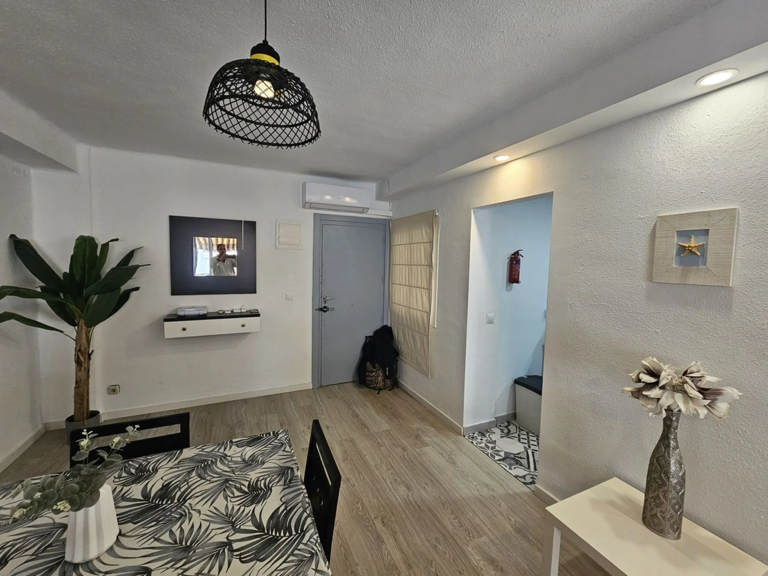 Apartment - Middle Floor Apartment в продаже в Torremolinos, Málaga. В доме 3 спален и 2 ванных комнат. Площадь дома 91 м²