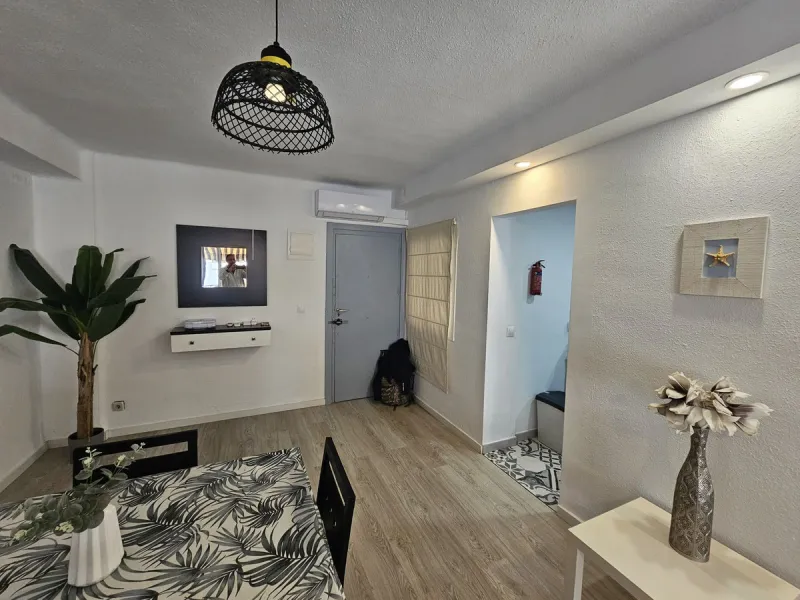 Apartment - Middle Floor Apartment в продаже в Torremolinos, Málaga. В доме 3 спален и 2 ванных комнат. Площадь дома 91 м²