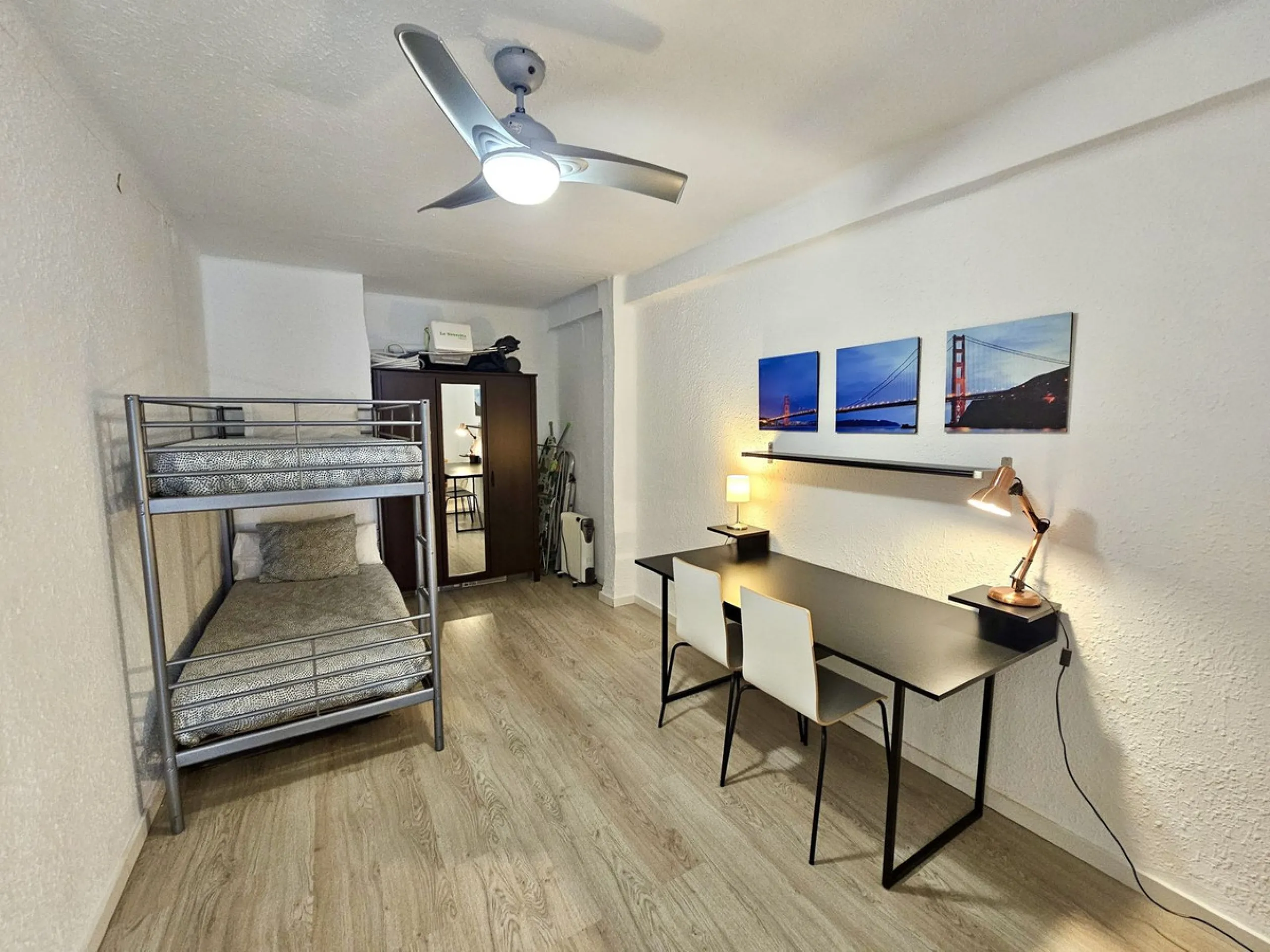 Apartment - Middle Floor Apartment в продаже в Torremolinos, Málaga. В доме 3 спален и 2 ванных комнат. Площадь дома 91 м²