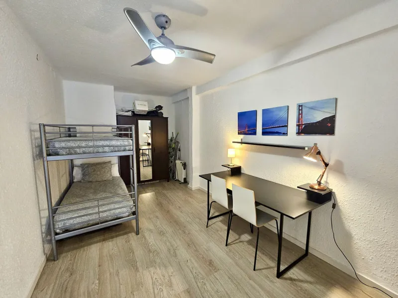 Apartment - Middle Floor Apartment в продаже в Torremolinos, Málaga. В доме 3 спален и 2 ванных комнат. Площадь дома 91 м²