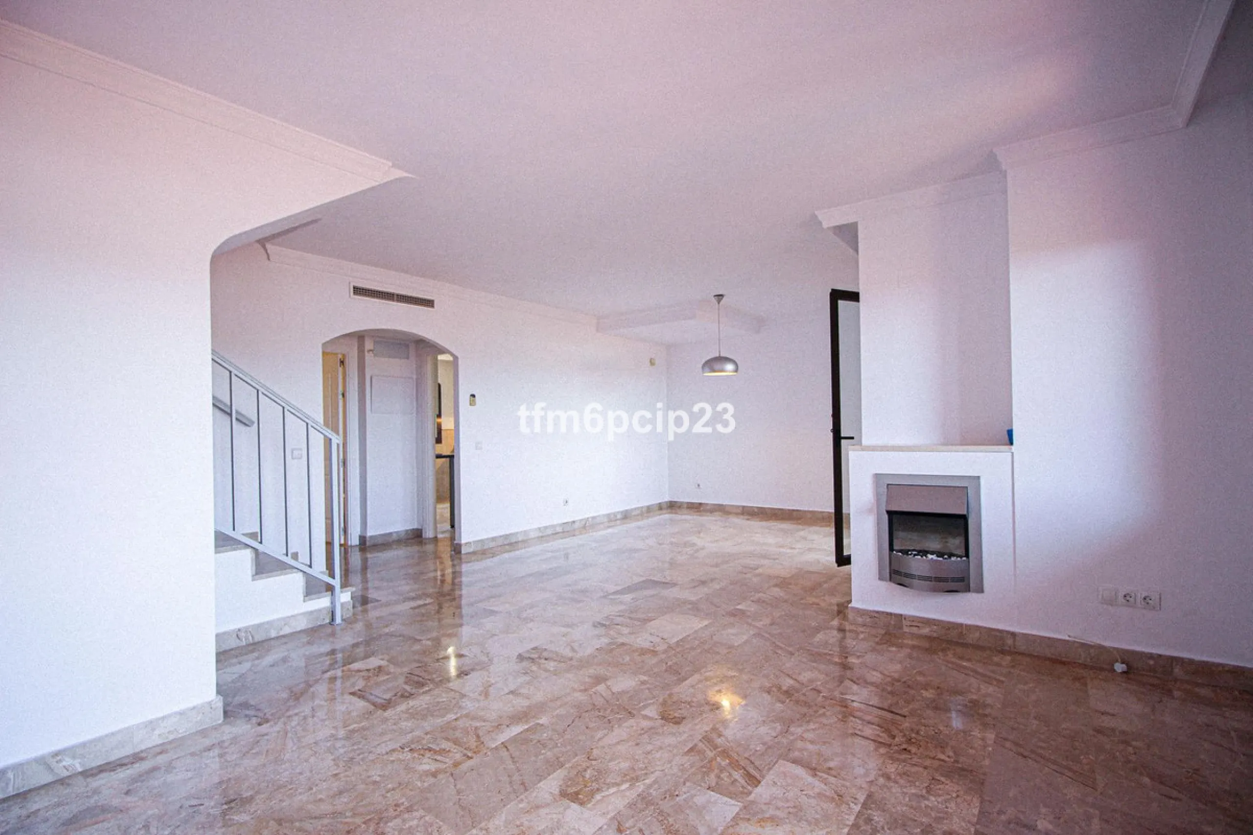 Apartment - Penthouse Duplex в продаже в Estepona, Málaga. В доме 3 спален и 4 ванных комнат. Площадь дома 140 м²