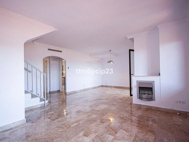 Exclusive Pre-Listing Penthouse Duplex in Costa Galera, EsteponaDiscover luxurious coastal living in this stunning Penthouse Duplex, nestled in the sought-after Costa Galera urbanization in Estepona, on the vibrant Costa del Sol. Spanning 140 m² of meticu