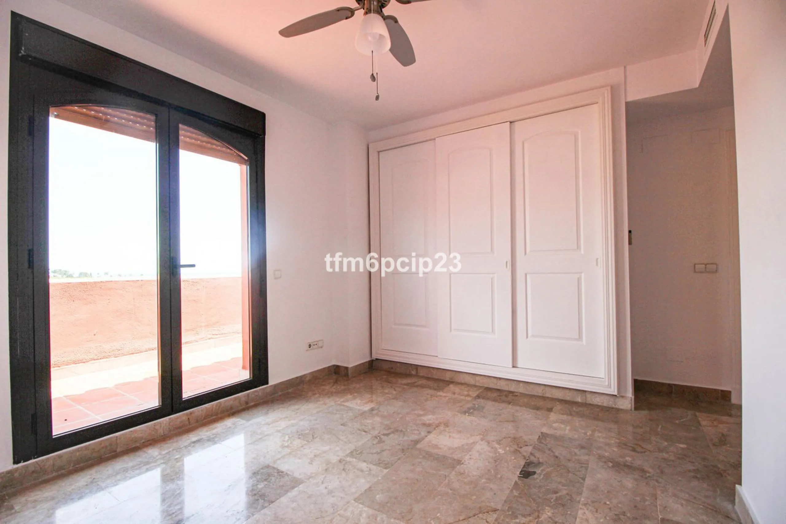 Apartment - Penthouse Duplex в продаже в Estepona, Málaga. В доме 3 спален и 4 ванных комнат. Площадь дома 140 м²