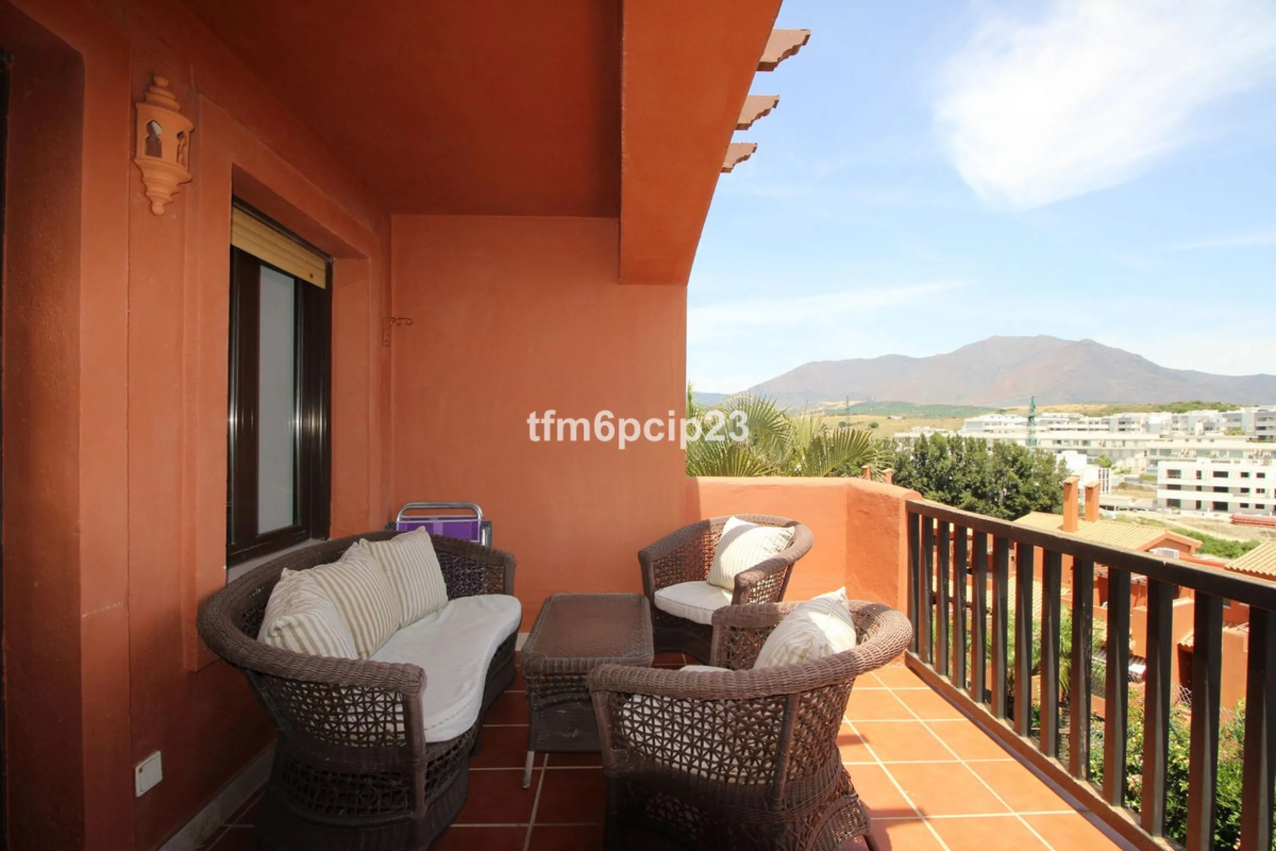 Apartment - Penthouse Duplex в продаже в Estepona, Málaga. В доме 3 спален и 4 ванных комнат. Площадь дома 140 м²