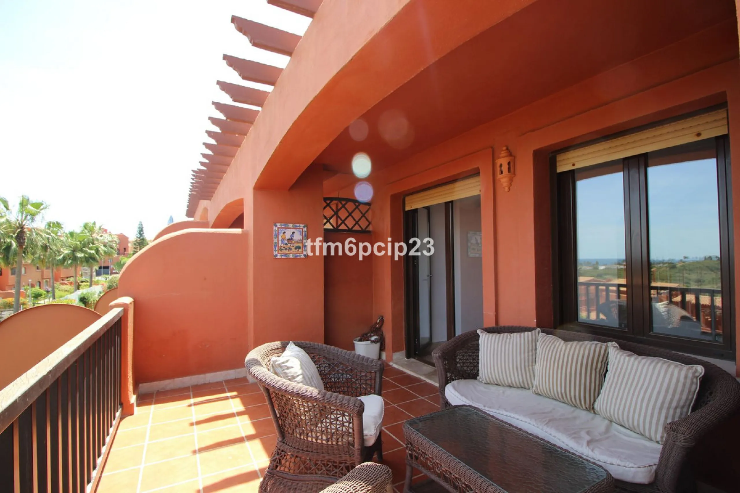 Apartment - Penthouse Duplex в продаже в Estepona, Málaga. В доме 3 спален и 4 ванных комнат. Площадь дома 140 м²