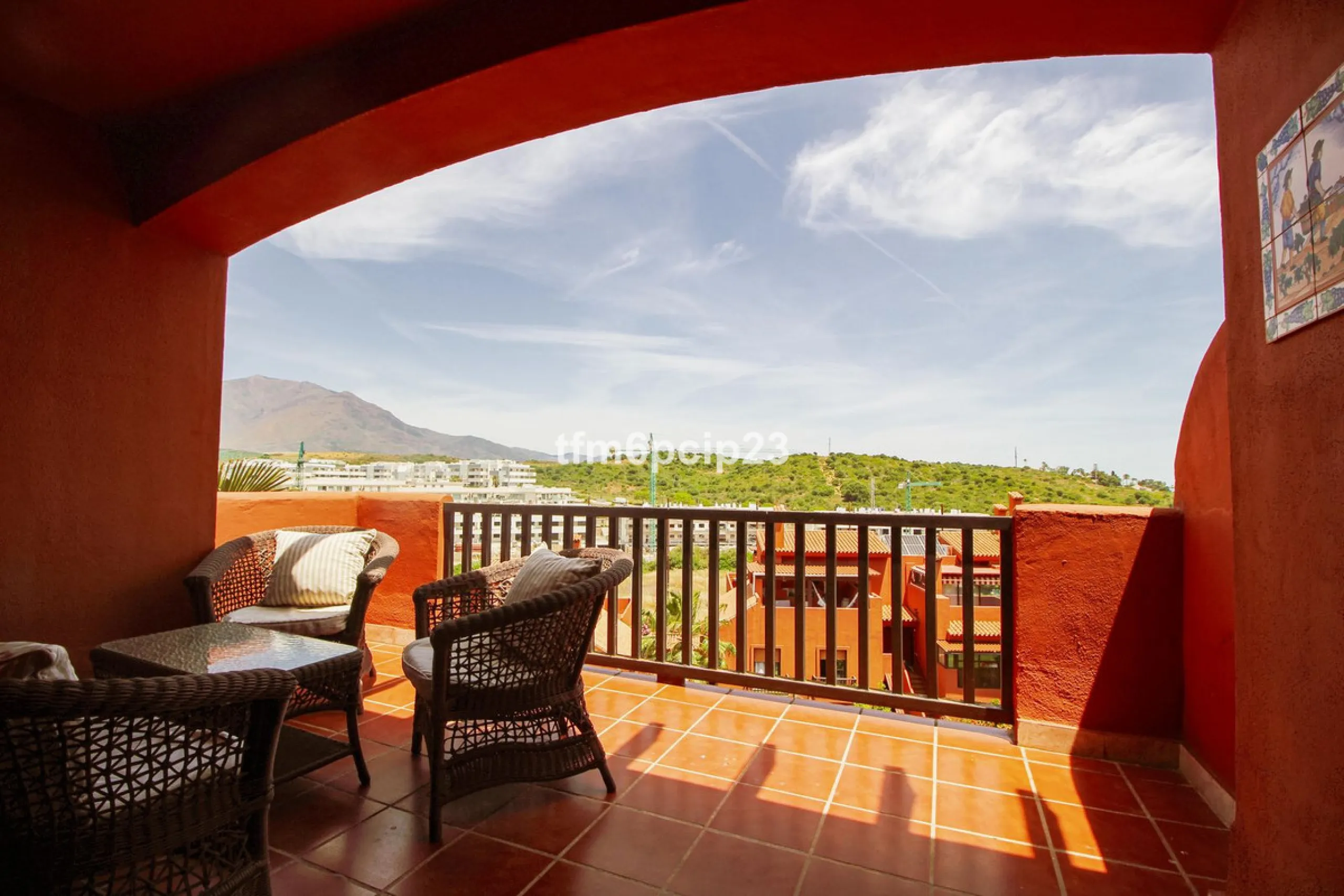Apartment - Penthouse Duplex в продаже в Estepona, Málaga. В доме 3 спален и 4 ванных комнат. Площадь дома 140 м²