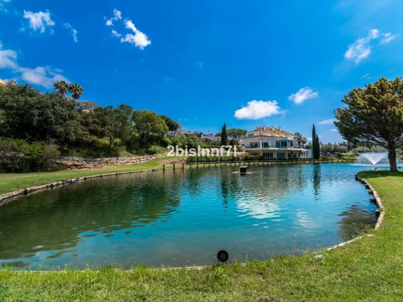 Penthouse with Panoramic Views of the Mediterranean for Sale in Elviria Hills, Marbella
