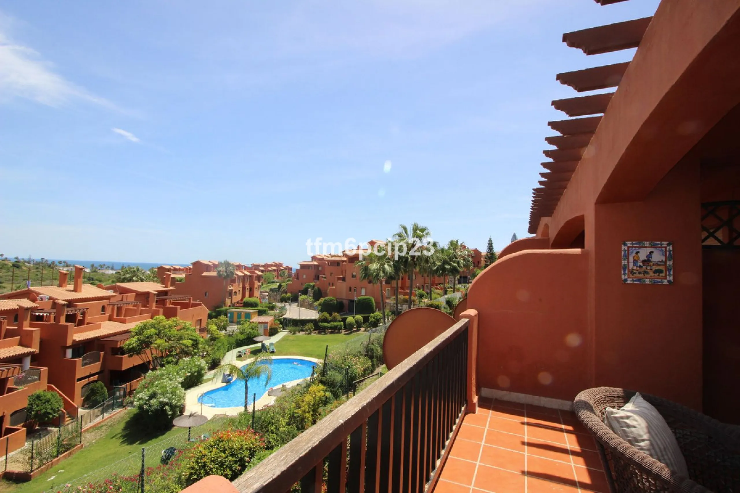 Apartment - Penthouse Duplex в продаже в Estepona, Málaga. В доме 3 спален и 4 ванных комнат. Площадь дома 140 м²