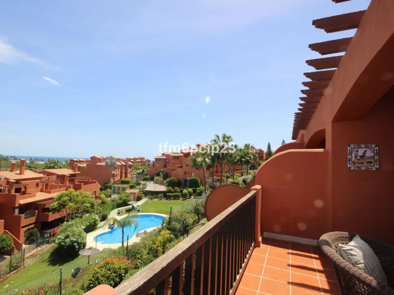 Apartment - Penthouse Duplex в продаже в Estepona, Málaga. В доме 3 спален и 4 ванных комнат. Площадь дома 140 м²