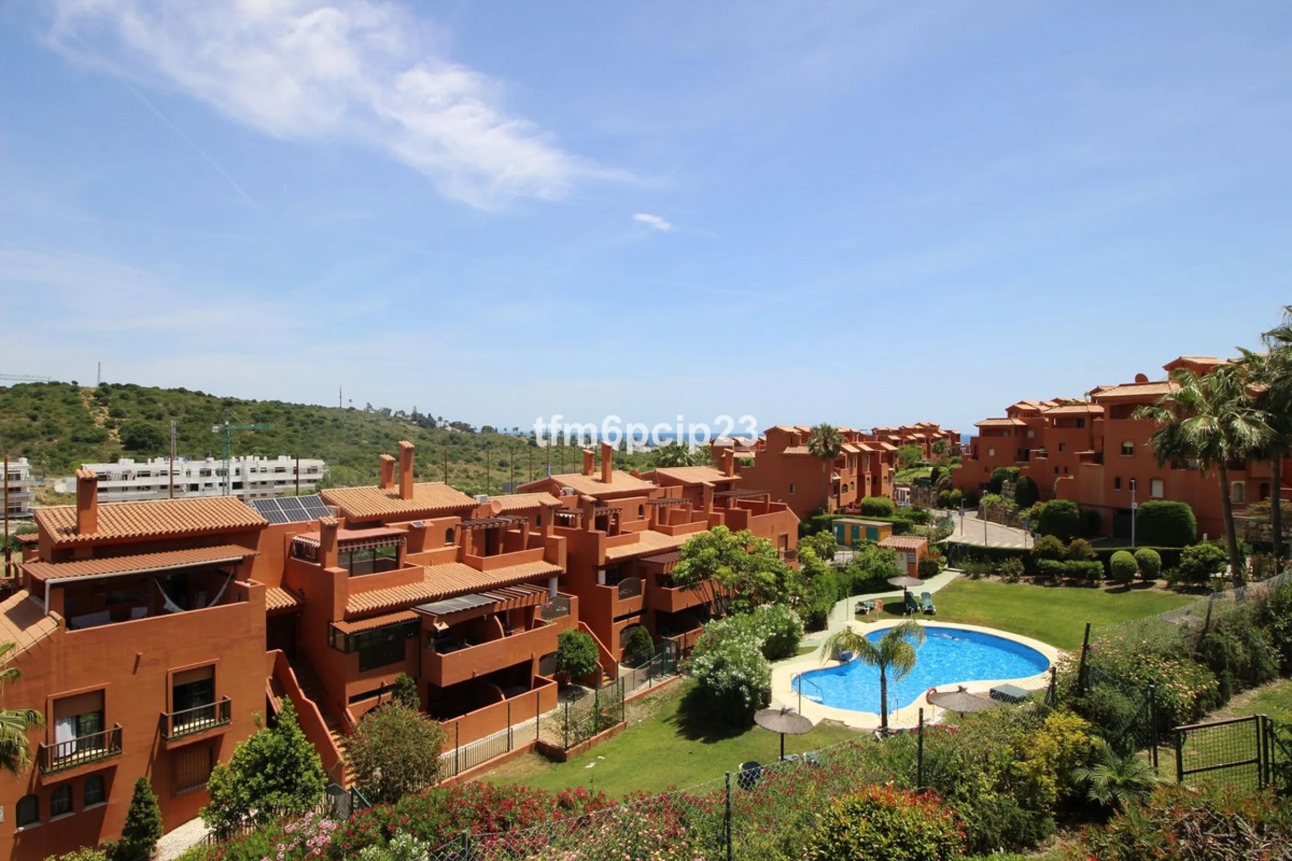 Apartment - Penthouse Duplex в продаже в Estepona, Málaga. В доме 3 спален и 4 ванных комнат. Площадь дома 140 м²
