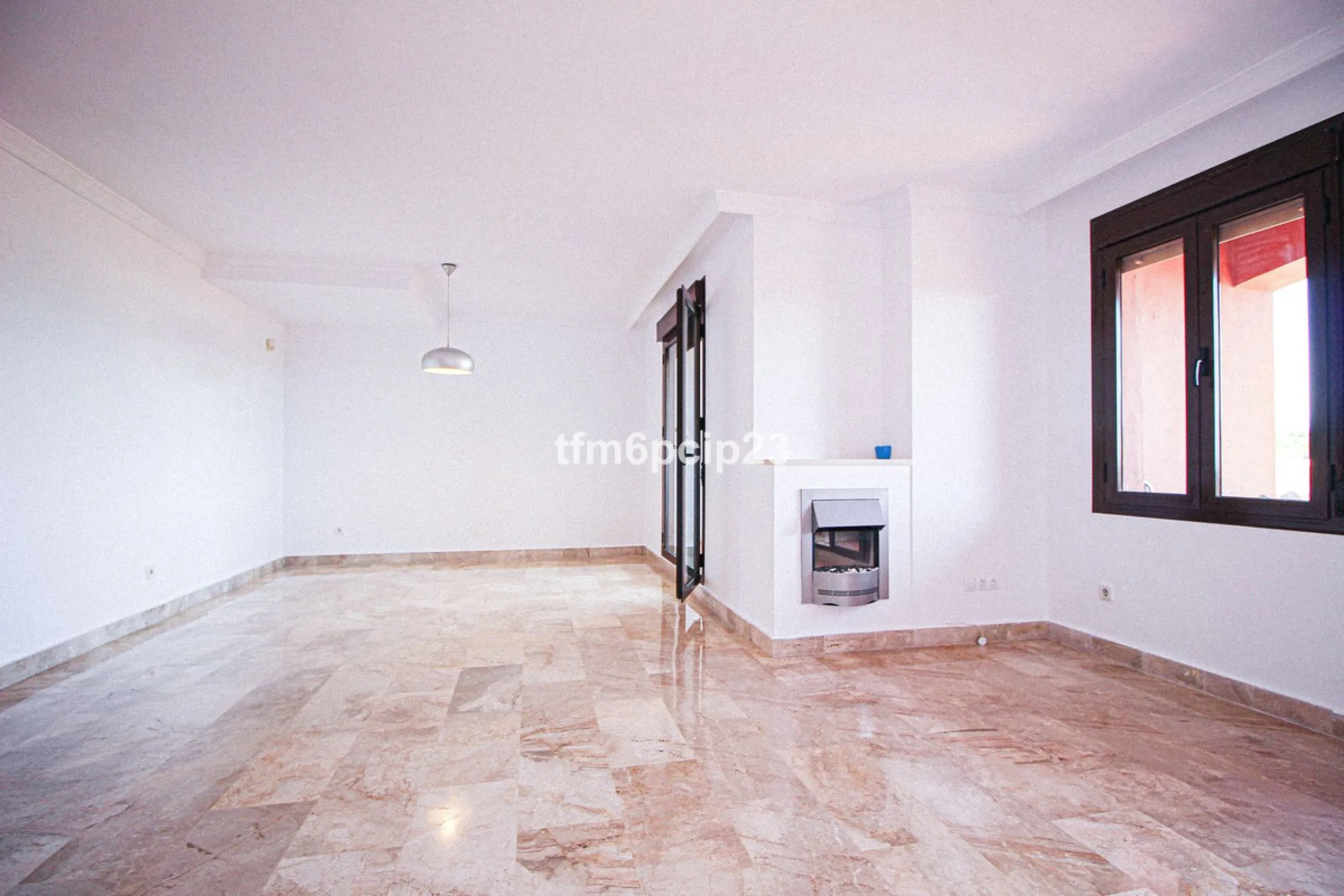 Apartment - Penthouse Duplex в продаже в Estepona, Málaga. В доме 3 спален и 4 ванных комнат. Площадь дома 140 м²