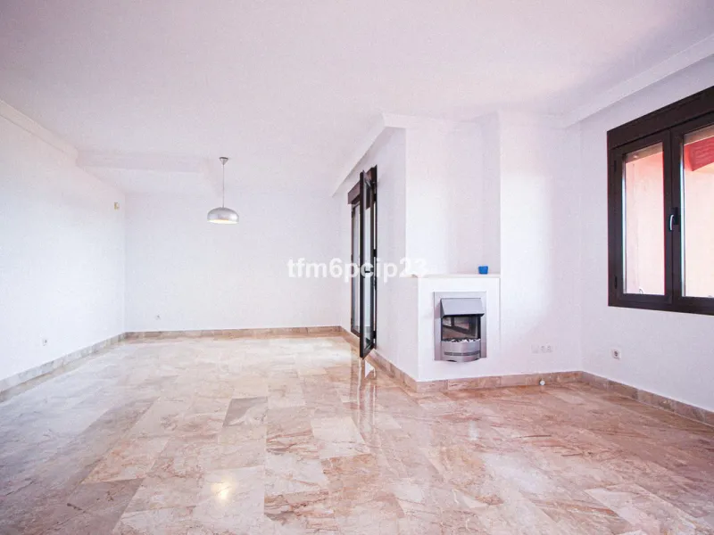 Apartment - Penthouse Duplex в продаже в Estepona, Málaga. В доме 3 спален и 4 ванных комнат. Площадь дома 140 м²