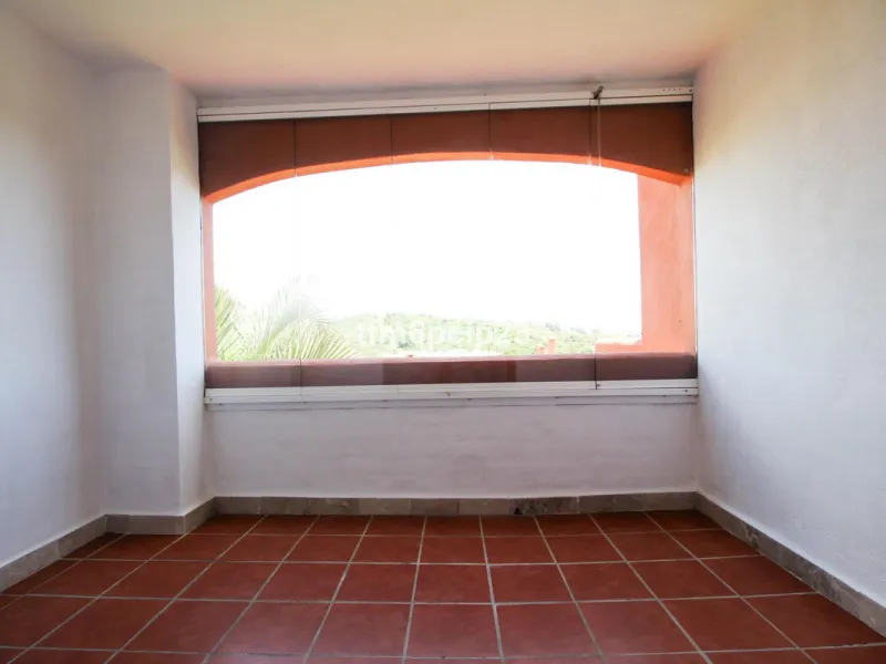 Apartment - Penthouse Duplex в продаже в Estepona, Málaga. В доме 3 спален и 4 ванных комнат. Площадь дома 140 м²