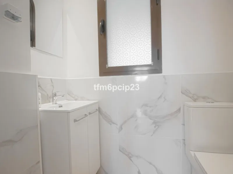 Apartment - Penthouse Duplex в продаже в Estepona, Málaga. В доме 3 спален и 4 ванных комнат. Площадь дома 140 м²