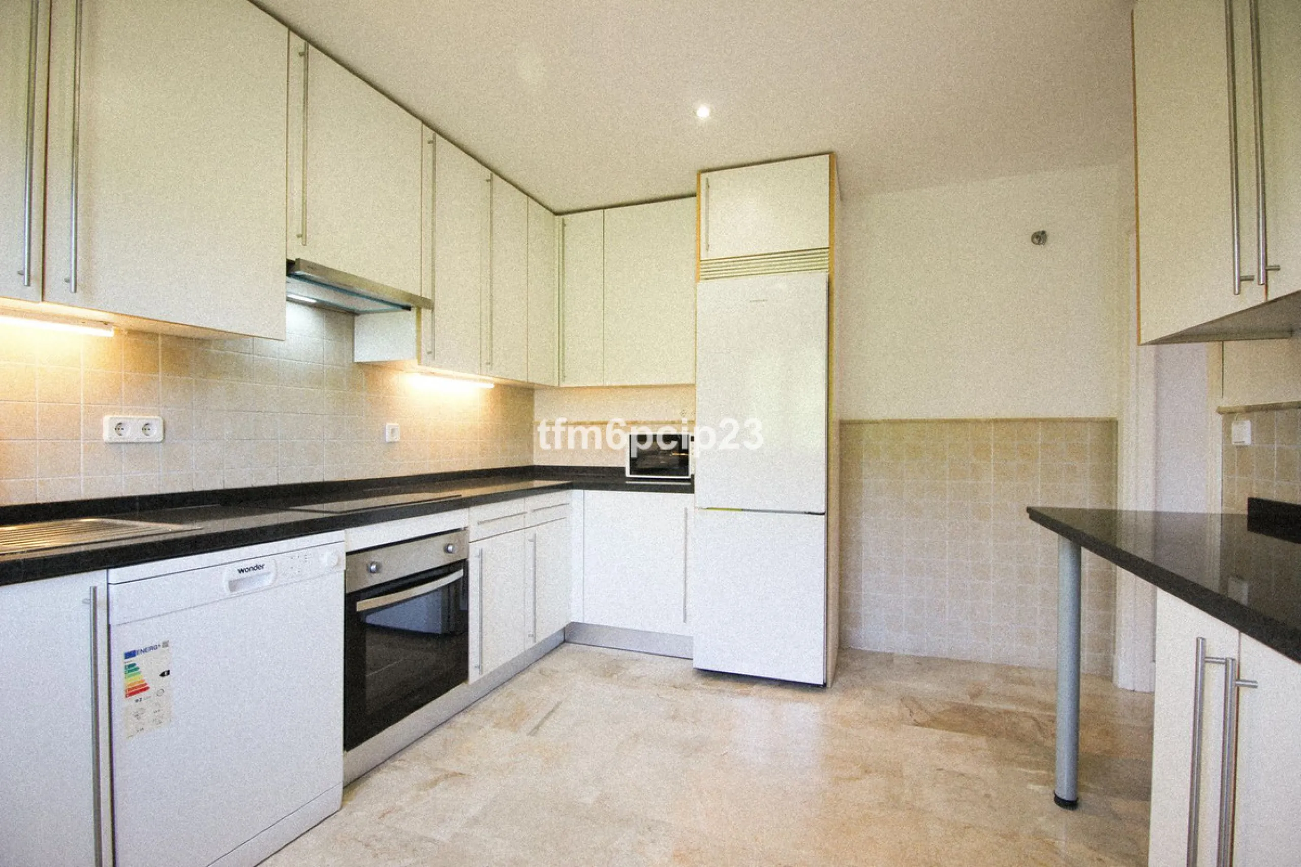 Apartment - Penthouse Duplex в продаже в Estepona, Málaga. В доме 3 спален и 4 ванных комнат. Площадь дома 140 м²