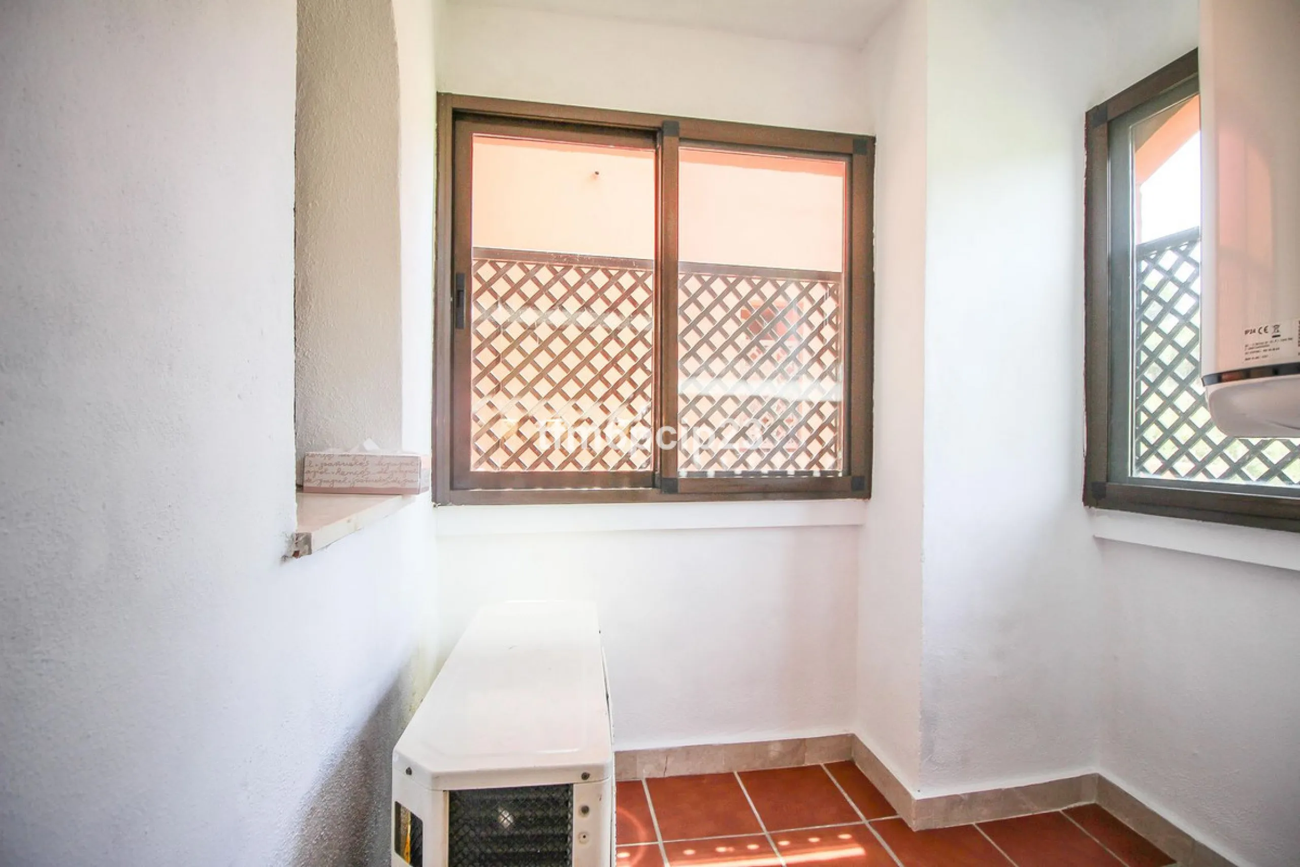 Apartment - Penthouse Duplex в продаже в Estepona, Málaga. В доме 3 спален и 4 ванных комнат. Площадь дома 140 м²
