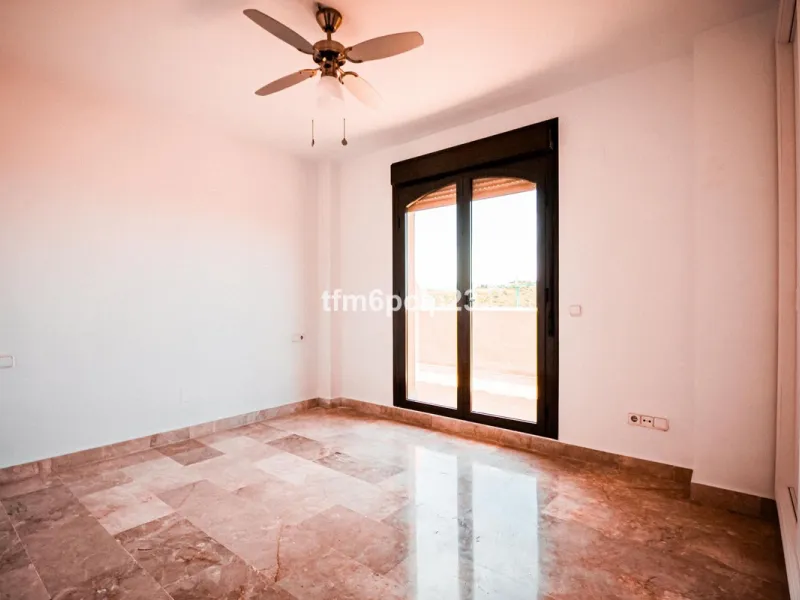 Apartment - Penthouse Duplex в продаже в Estepona, Málaga. В доме 3 спален и 4 ванных комнат. Площадь дома 140 м²