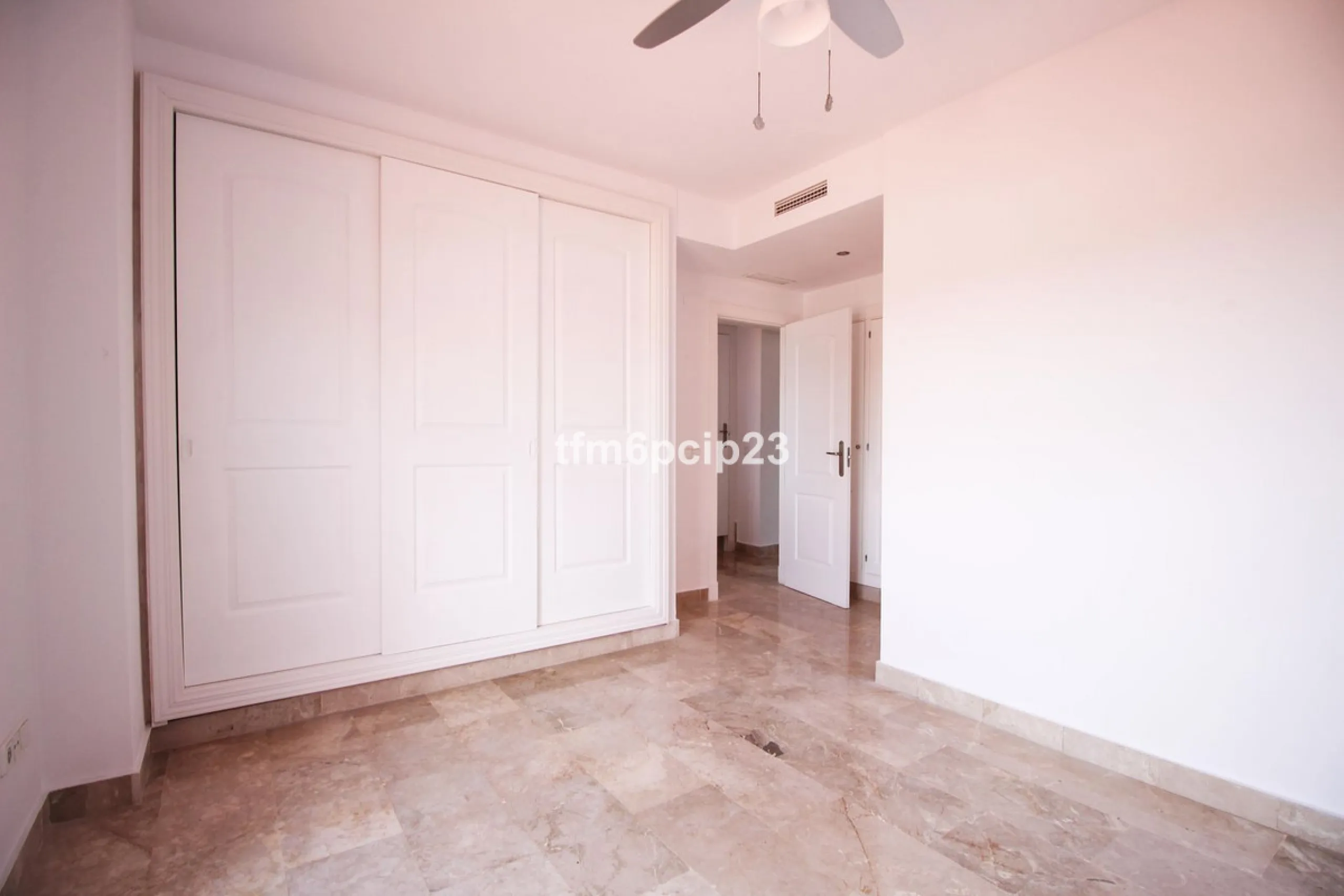 Apartment - Penthouse Duplex в продаже в Estepona, Málaga. В доме 3 спален и 4 ванных комнат. Площадь дома 140 м²