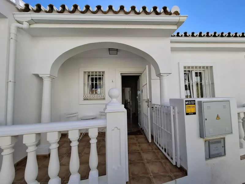 Charming 3-Bedroom home with panoramic sea and mountain views in Pueblo Valtocado