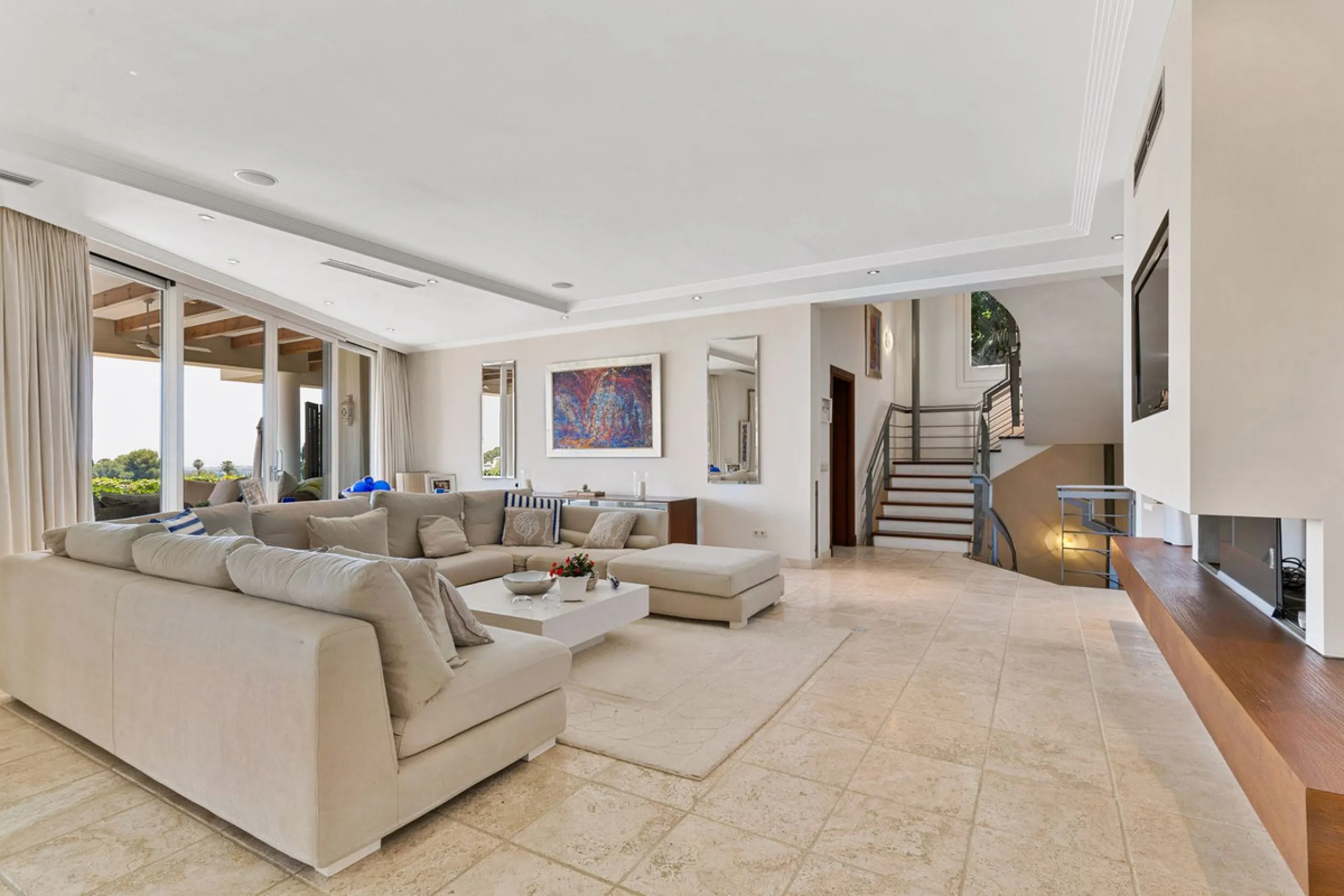Villa for Sale in El Herrojo Alto: A Prime Architectural Estate in the Heart of La Quinta, Benahavis