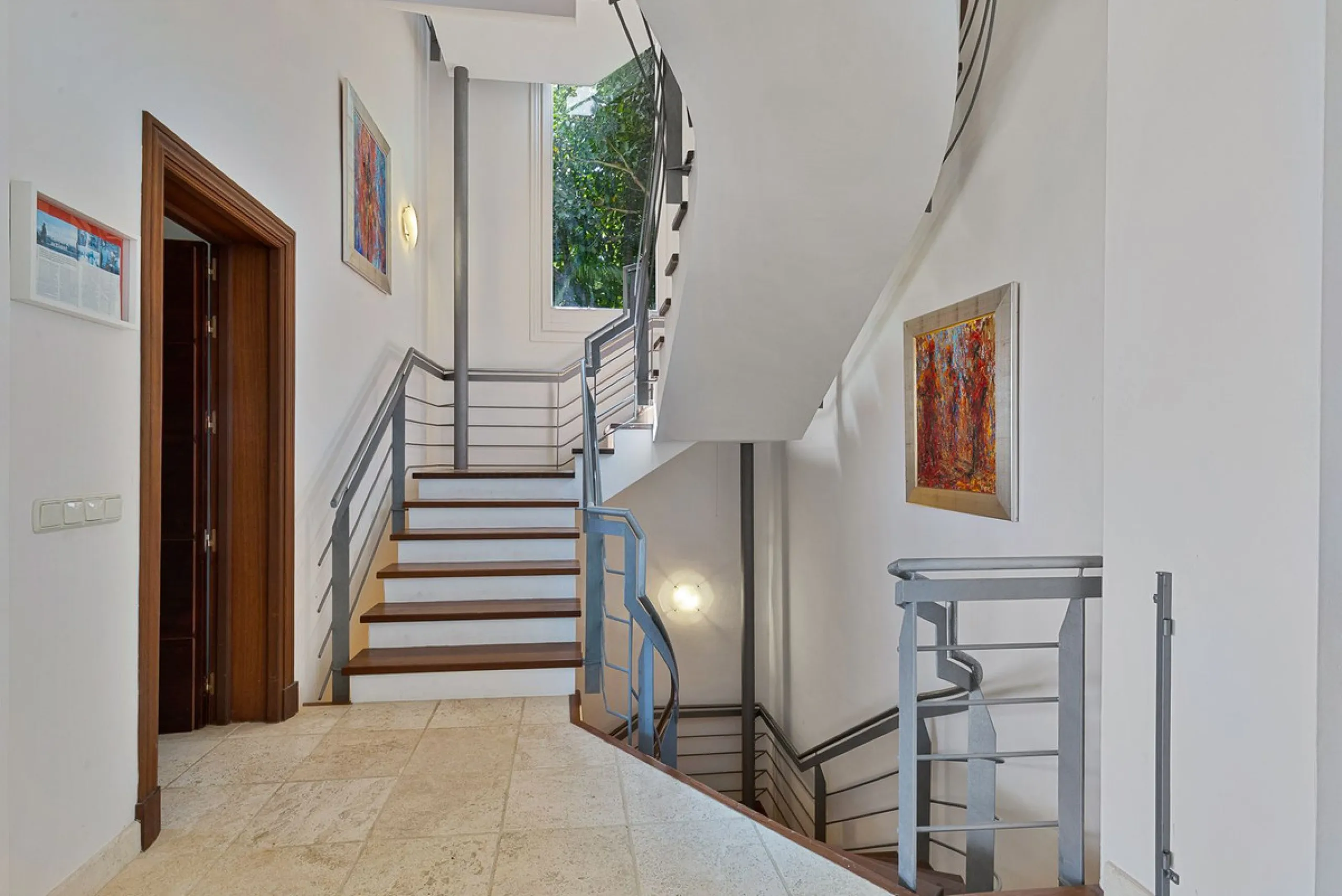 Villa for Sale in El Herrojo Alto: A Prime Architectural Estate in the Heart of La Quinta, Benahavis