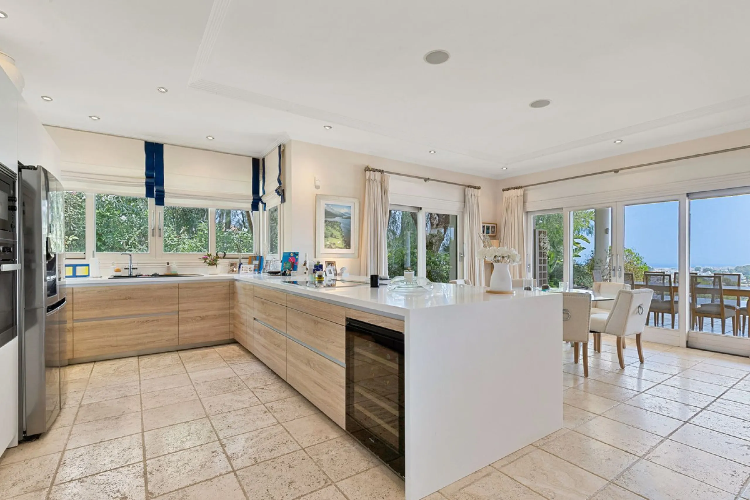 Villa for Sale in El Herrojo Alto: A Prime Architectural Estate in the Heart of La Quinta, Benahavis