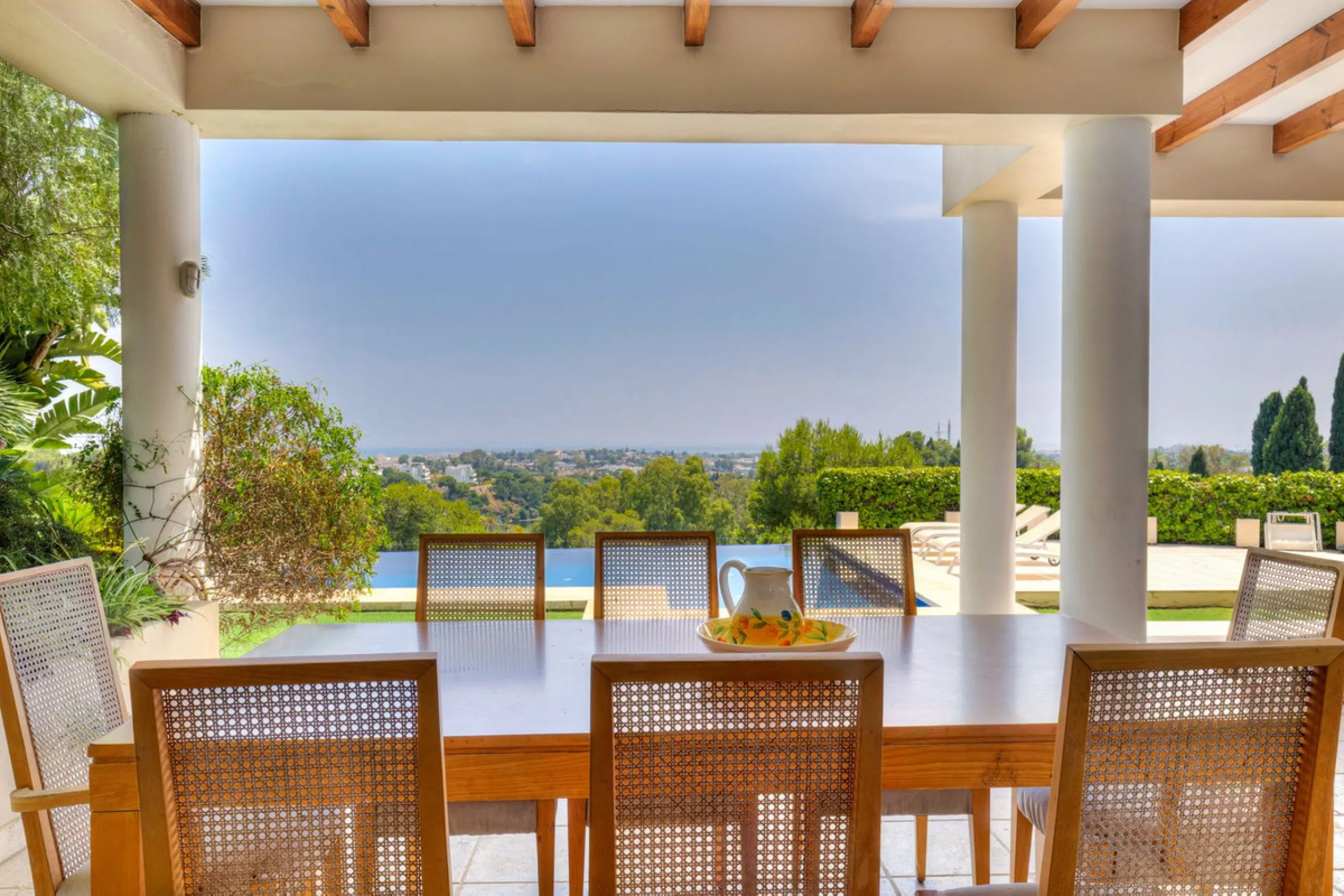 Villa for Sale in El Herrojo Alto: A Prime Architectural Estate in the Heart of La Quinta, Benahavis