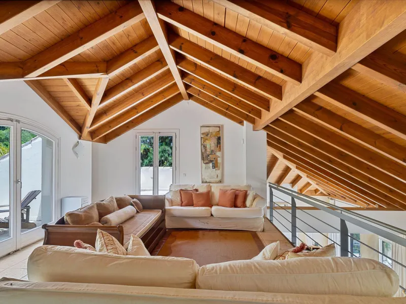 Villa for Sale in El Herrojo Alto: A Prime Architectural Estate in the Heart of La Quinta, Benahavis
