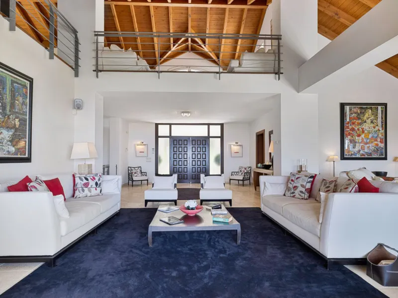 Villa for Sale in El Herrojo Alto: A Prime Architectural Estate in the Heart of La Quinta, Benahavis