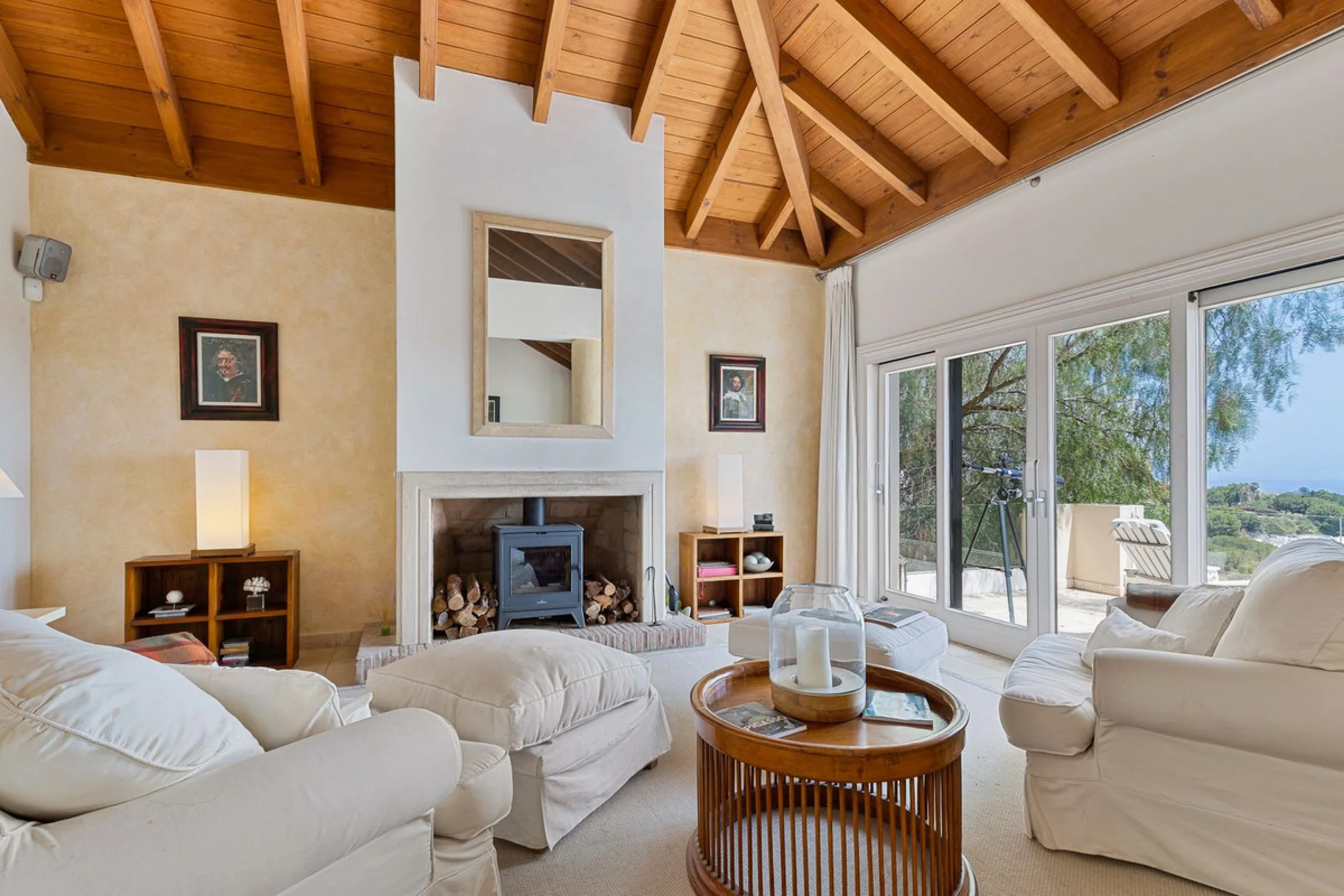 Villa for Sale in El Herrojo Alto: A Prime Architectural Estate in the Heart of La Quinta, Benahavis