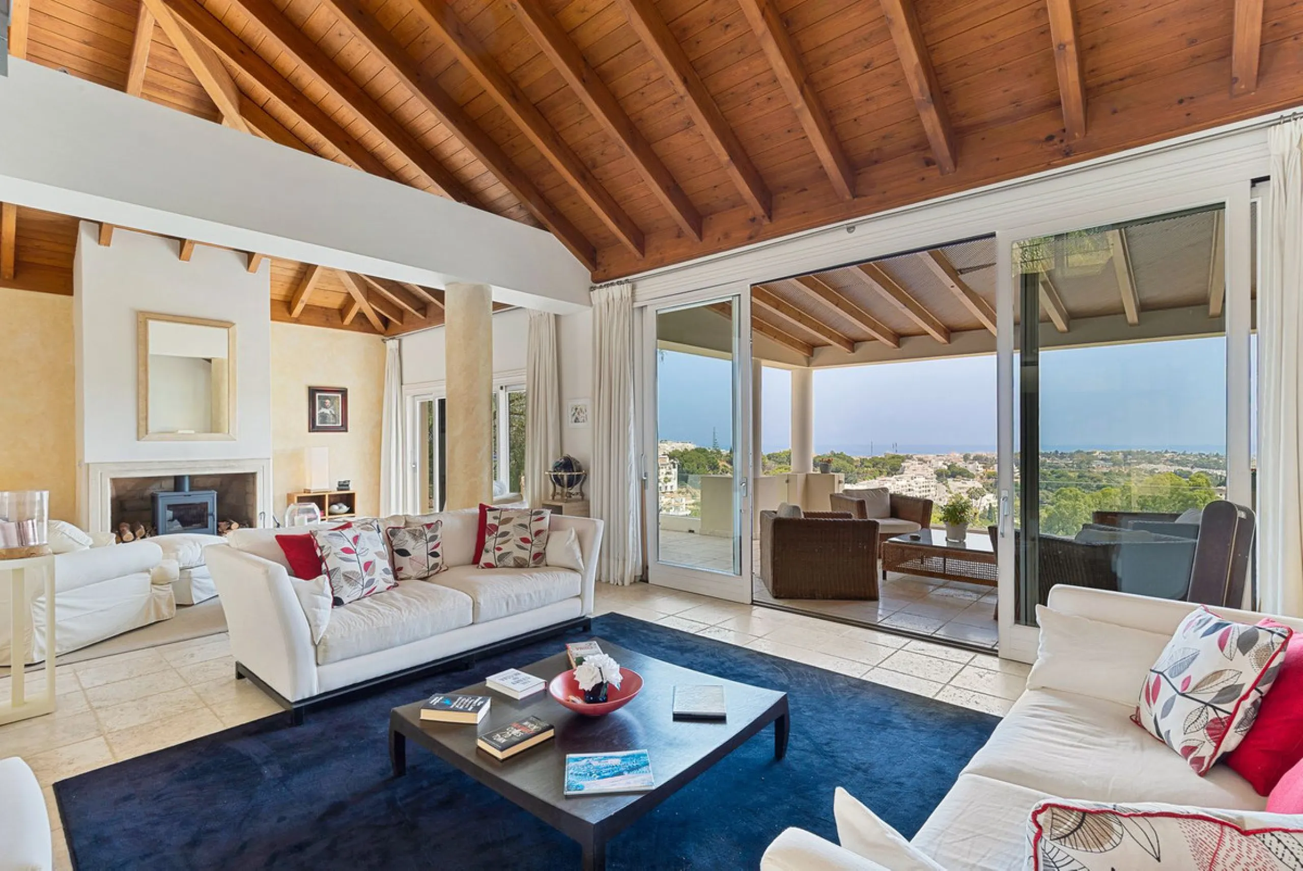 Villa for Sale in El Herrojo Alto: A Prime Architectural Estate in the Heart of La Quinta, Benahavis