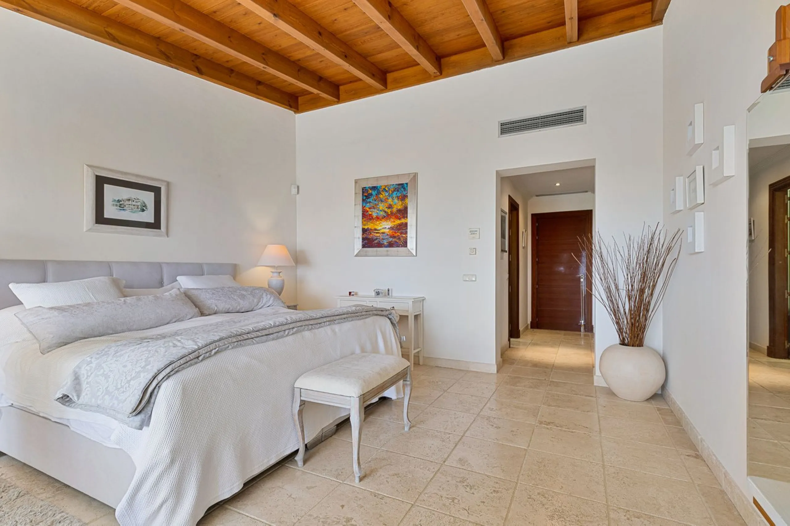 Villa for Sale in El Herrojo Alto: A Prime Architectural Estate in the Heart of La Quinta, Benahavis