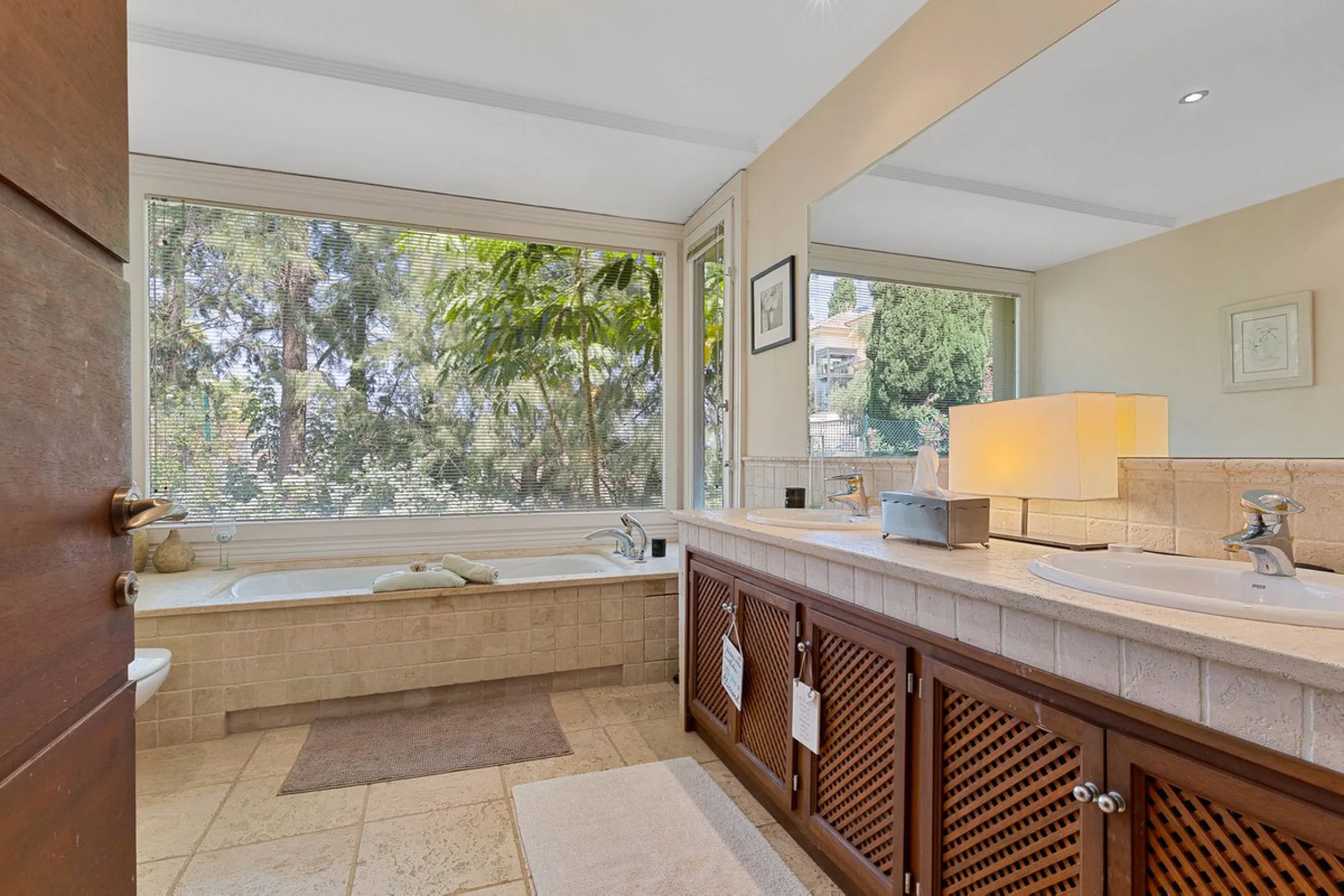 Villa for Sale in El Herrojo Alto: A Prime Architectural Estate in the Heart of La Quinta, Benahavis