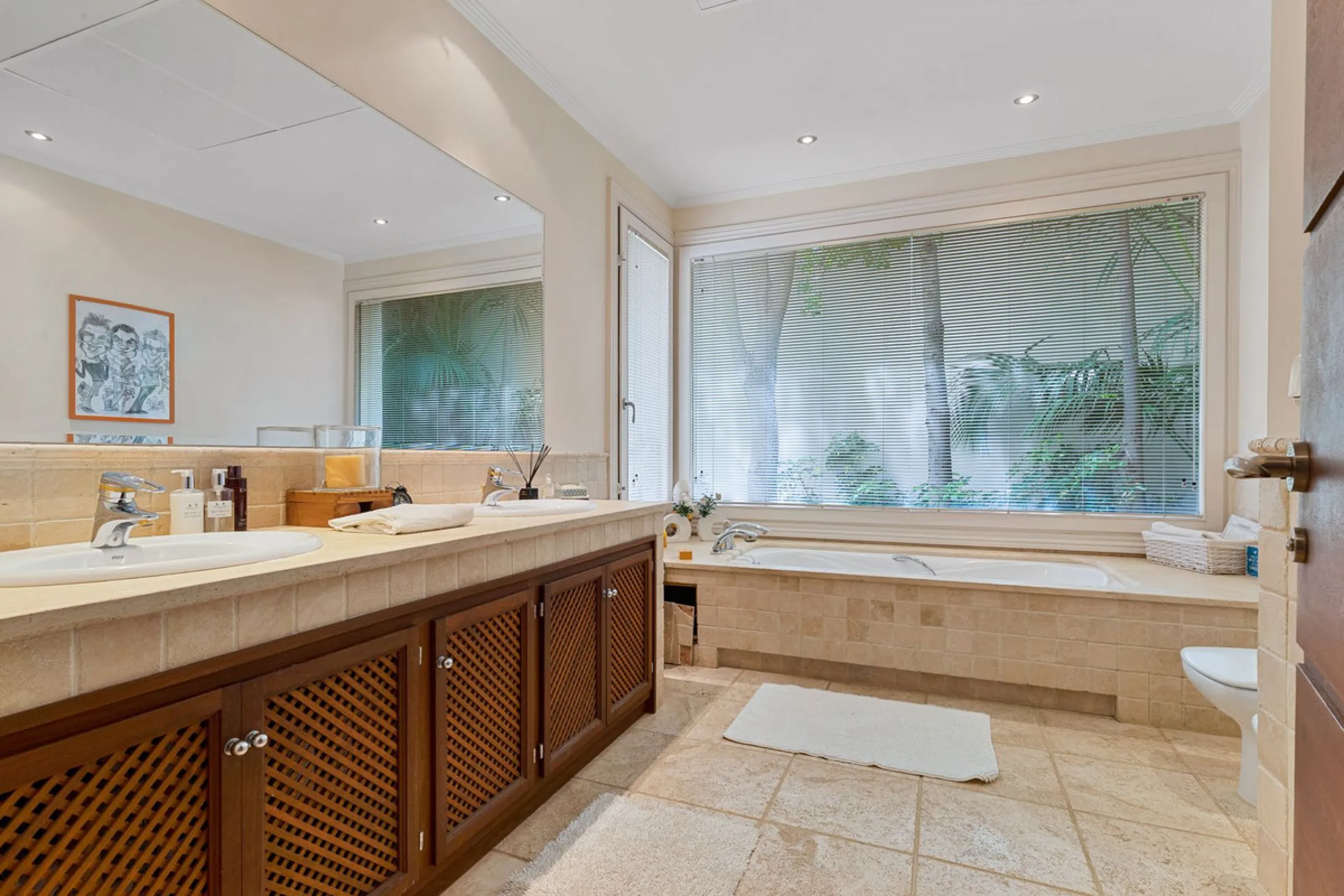 Villa for Sale in El Herrojo Alto: A Prime Architectural Estate in the Heart of La Quinta, Benahavis