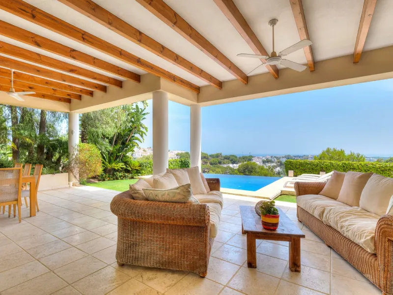 Villa for Sale in El Herrojo Alto: A Prime Architectural Estate in the Heart of La Quinta, Benahavis