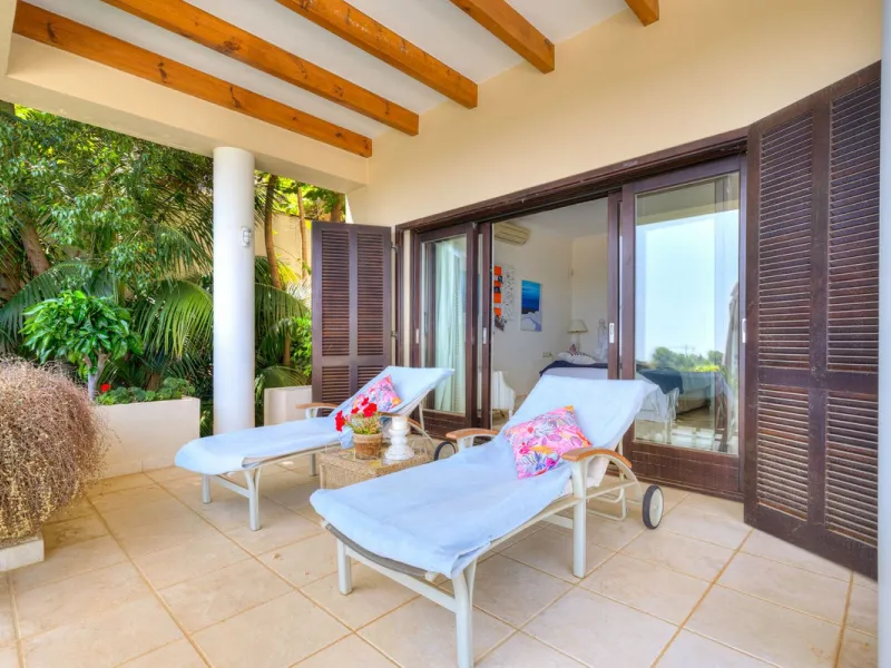 Villa for Sale in El Herrojo Alto: A Prime Architectural Estate in the Heart of La Quinta, Benahavis
