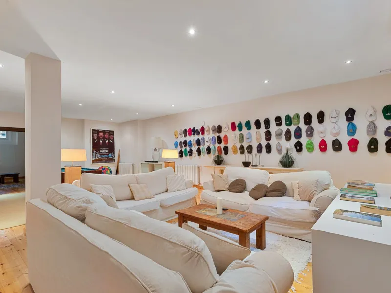 Villa for Sale in El Herrojo Alto: A Prime Architectural Estate in the Heart of La Quinta, Benahavis