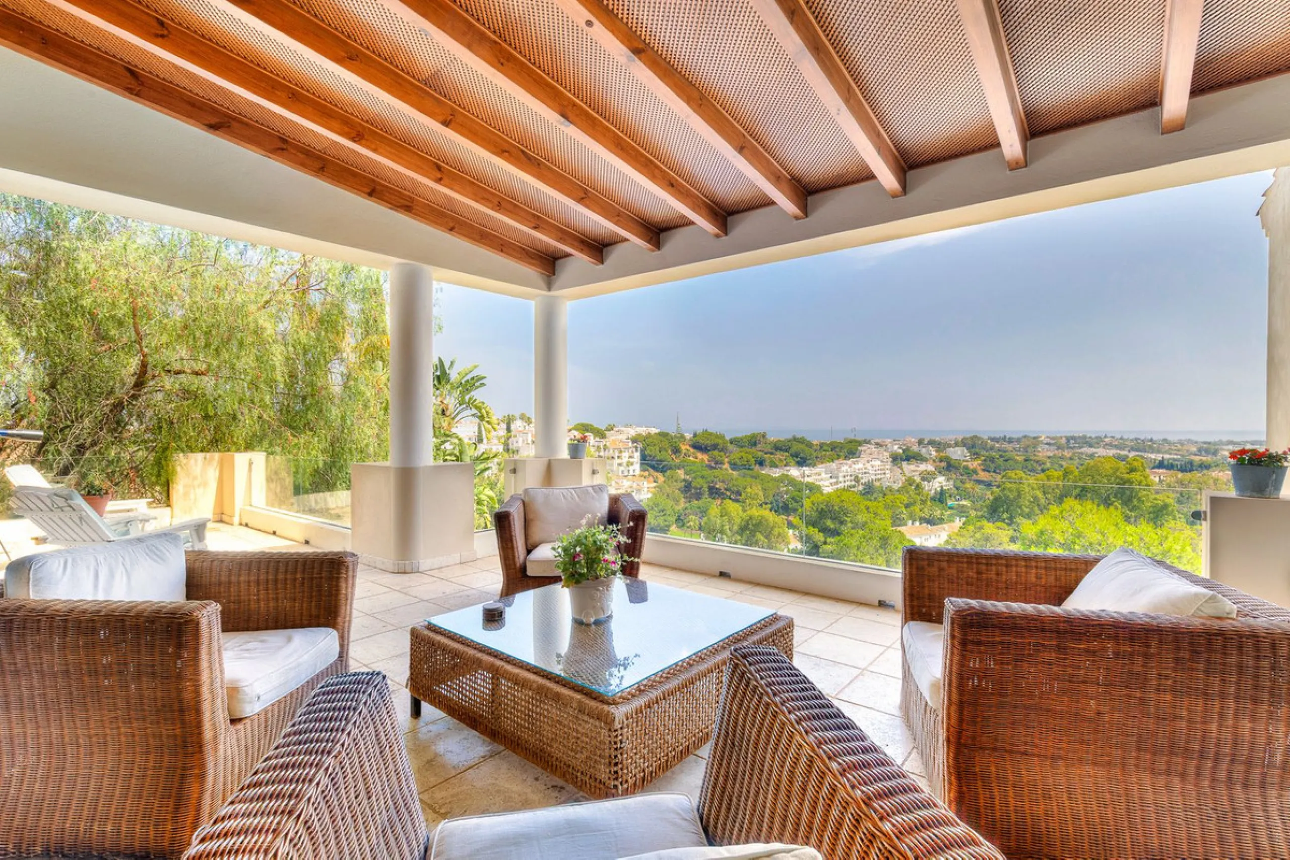 Villa for Sale in El Herrojo Alto: A Prime Architectural Estate in the Heart of La Quinta, Benahavis