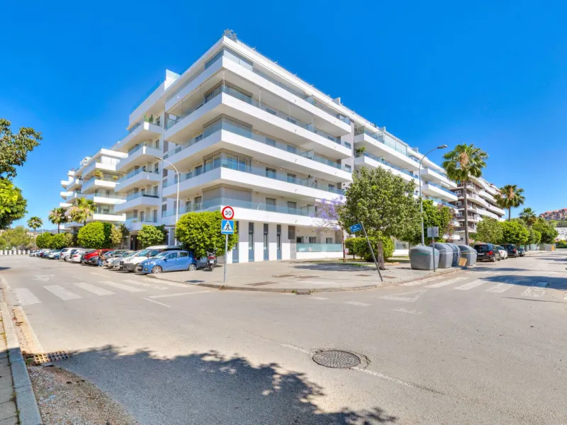 Apartment - Middle Floor Apartment в продаже в Marbella, Málaga. В доме 3 спален и 2 ванных комнат. Площадь дома 126 м²