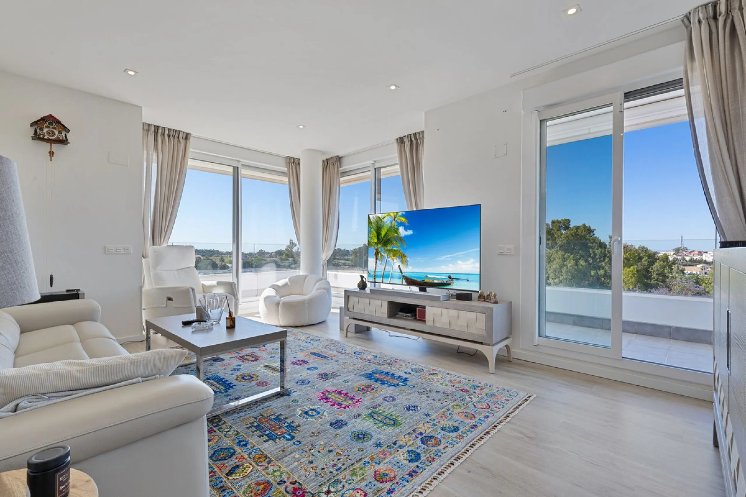 Stylish 3-Bedroom Apartment with Southwest Terrace in Nueva Andalucía