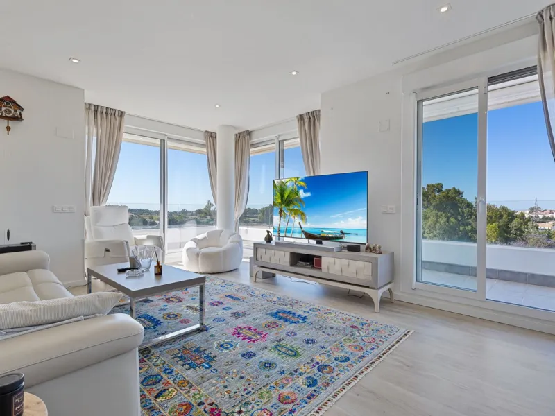 Stylish 3-Bedroom Apartment with Southwest Terrace in Nueva Andalucía