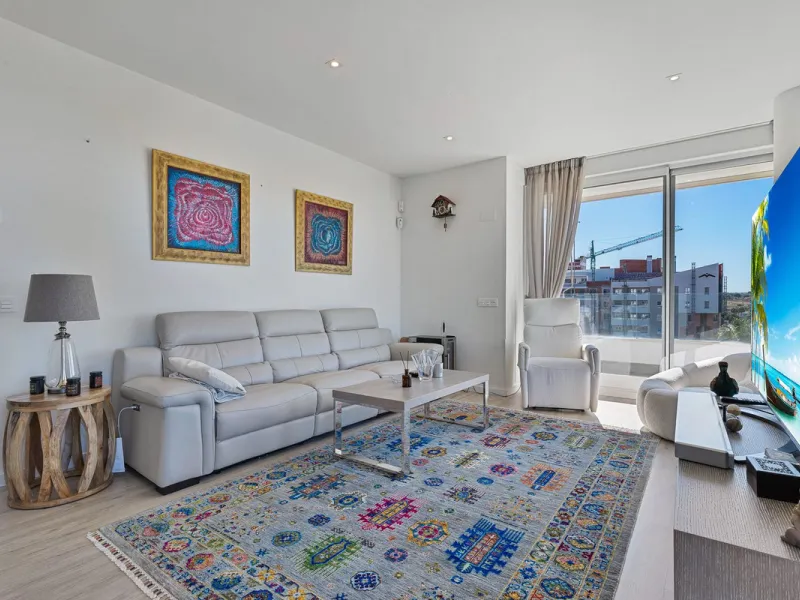 Stylish 3-Bedroom Apartment with Southwest Terrace in Nueva Andalucía